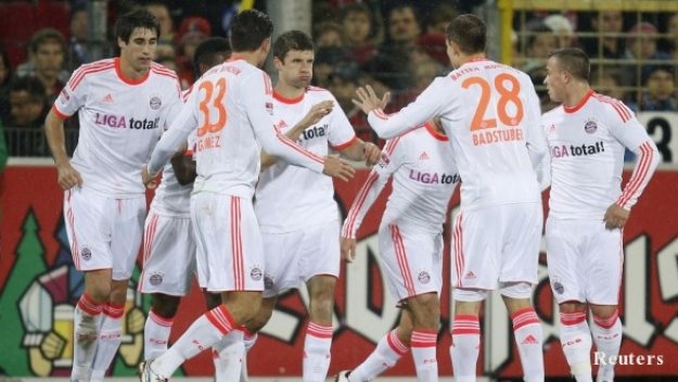 Байерн на 11 точки пред Дортмунд след съдийски подарък