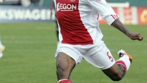 Нюкасъл отправи оферта за халф на Аякс