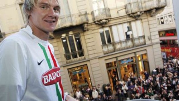 Три хиляди тифози на опашка за автограф на Красич