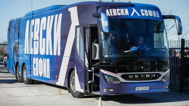 Известна личност показа нов екип на Левски + ВИДЕО