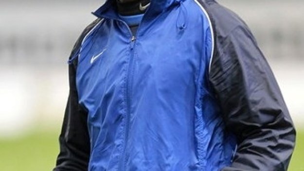 Дембеле не издава авера, снабдил го с книжката