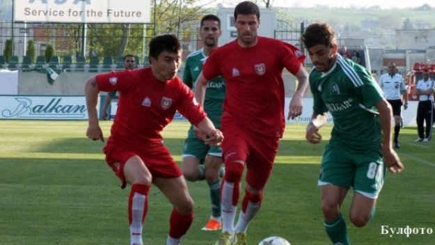 Ботев Враца спечели срещу Етър с късен гол