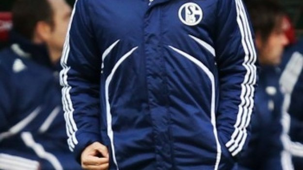 Фенове на Шалке цепят въздуха: Магат – вън!