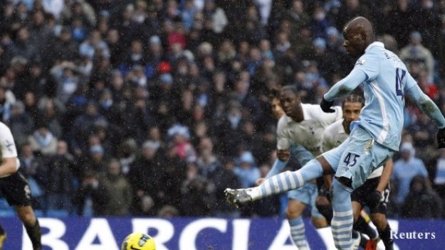 Марио Балотели остава в Манчестър Сити поне още 18 месеца