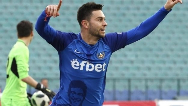 Слави Костов от Левски продължава да е голаджия №1 в България