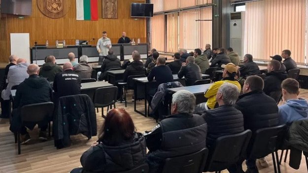 Обиколките продължават! Бербатов се срещна с клубовете в Дупница