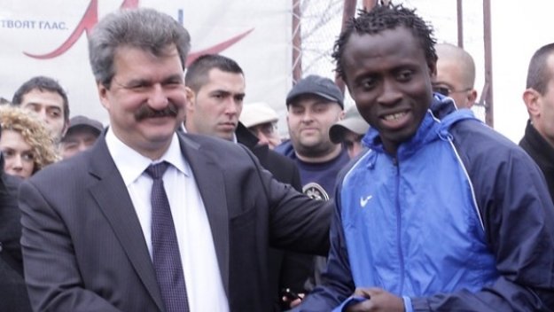 БФС разреши на Локо (Пд) да картотекира Карвальо