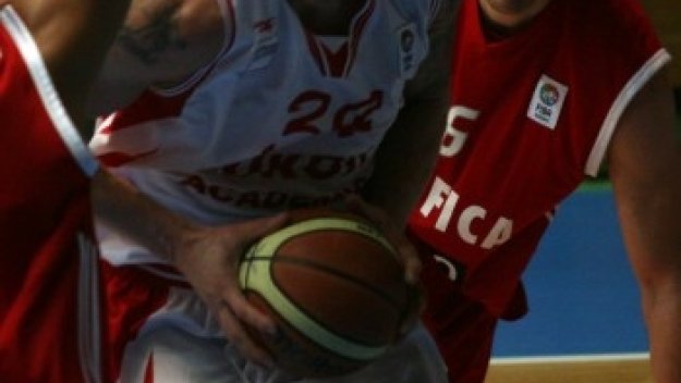 Eстонци поизмъчиха Лукойл Академик