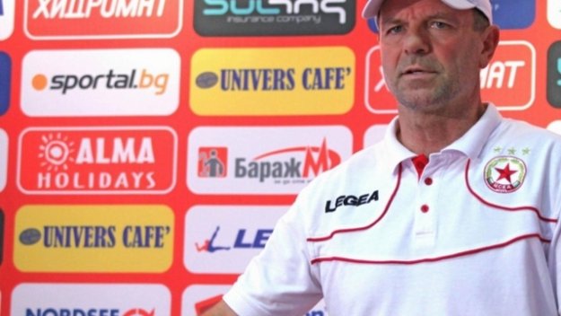 БФС резна Стойчо Младенов с два мача