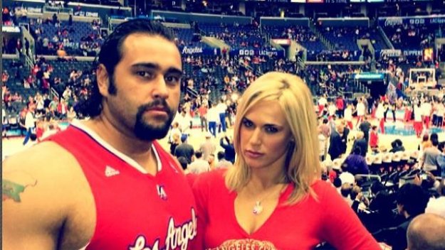 Кечистът Александър Русев се жени за сексбомба