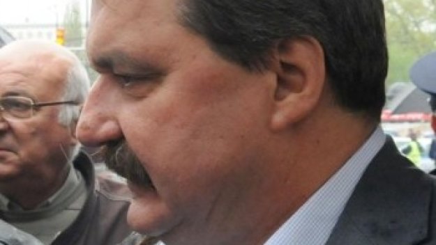 Батков изля гнева си срещу ЦСКА пред паметника на Апостола