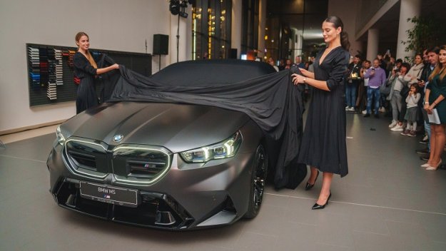 Новото BMW M5 изгря с High Performance стил в „М Кар София“