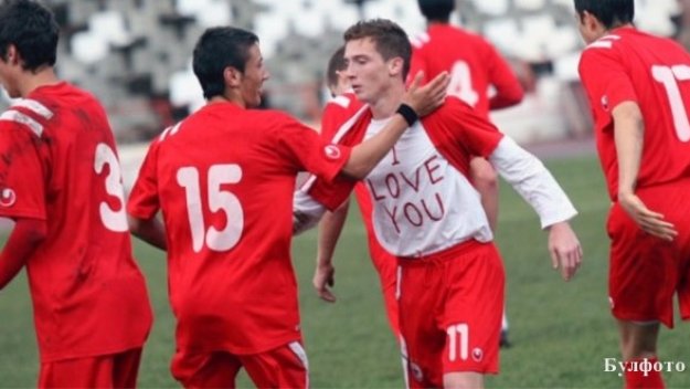 Школата на ЦСКА тъне в корупция