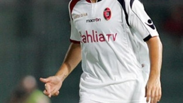 Милан си хареса халф на Каляри