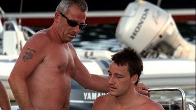 Шокиращо! Фенове на Тотнъм пребиха бащата на Джон Тери