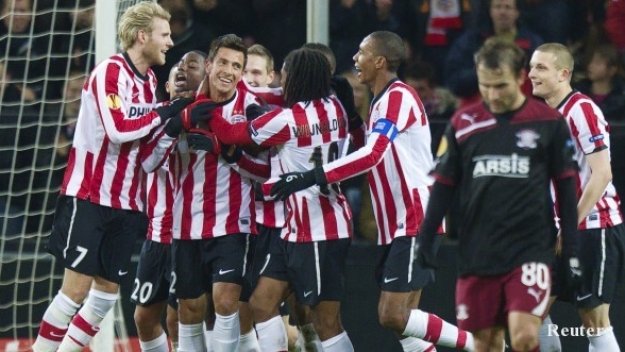 АЗ Алкмаар и ПСВ със сензационни загуби в Холандия, Манолев изгонен