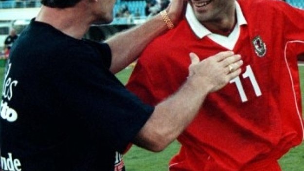 Райън Гигс: Марк Хюз ще подготви КПР за битка