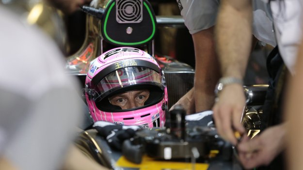 Бътън иска по-бързо да разбере бъдещето си