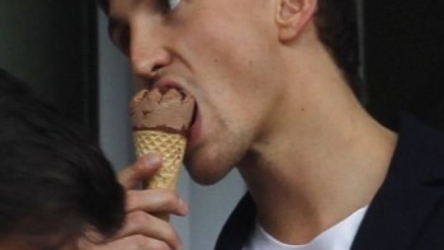 Рене Адлер отива в Хамбургер през лятото