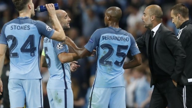 Пеп Гуардиола забрани да се рита с цветни обувки