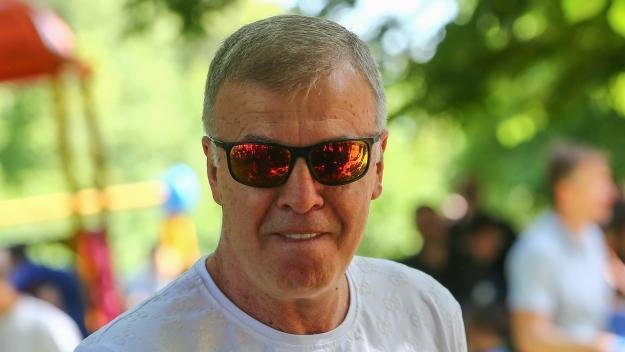 Случва се: Наско Сираков продава Левски на Джоузеф Диксън до дни