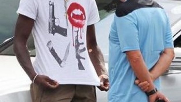 Балотели &quot;рекламира&quot; насилие