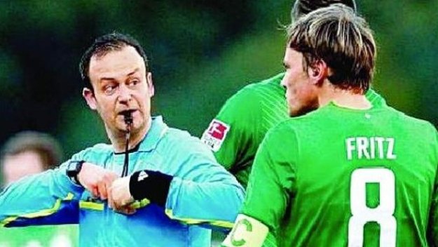 Вдигнали Лъчо Йонов от маса, за да свири Вердер - АЗ