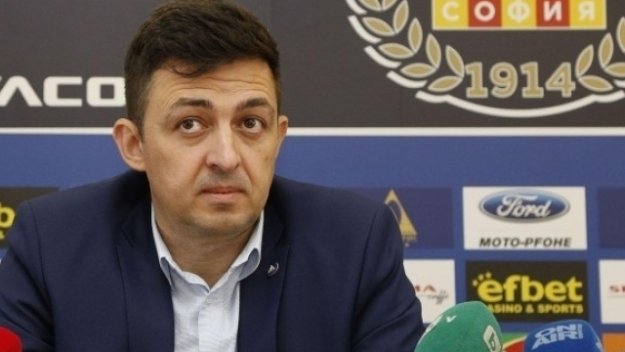 Левски изплаща дълговете си, няма да стигне до фалит
