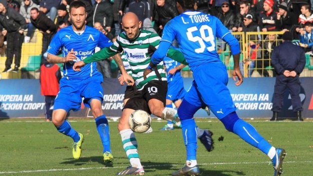 Левски тръгна с 18 футболисти за Разград