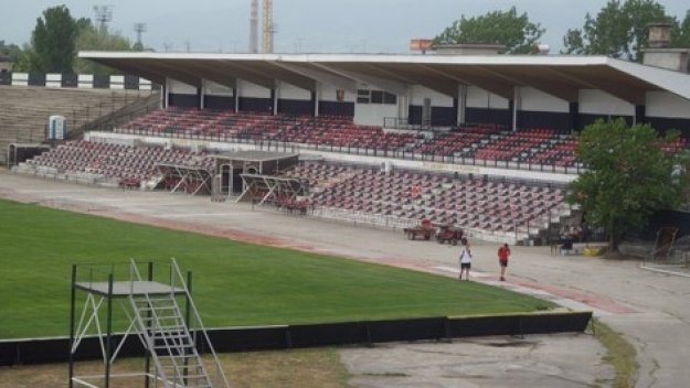 Коко Динев вади 1 милион за осветление на стадиона