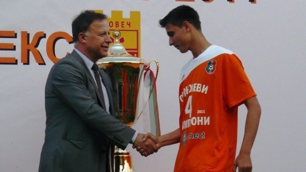 Литекс помага на Ботев (Вр) с нови