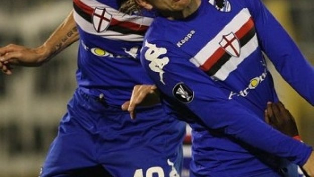 Три червени картона, една дузпа, обрат, драма и 2:1 за Самп срещу Рома