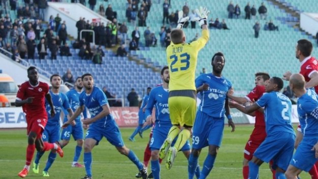 Левски се размина със служебно 3:0 над ЦСКА