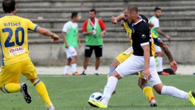 "Банда гейове" купонясва в чалготеки