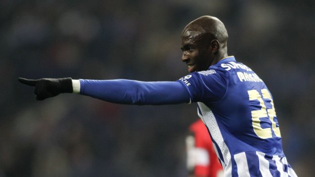 Манчестър Сити преговаря за Мангала и Фернандо