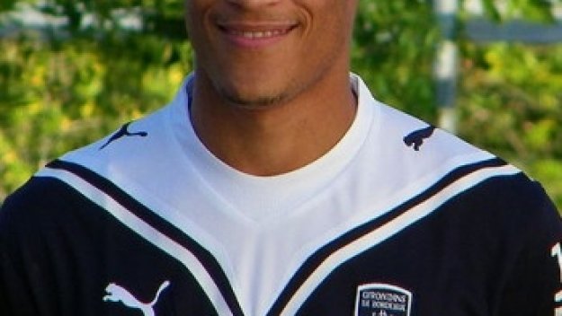 Невероятно, но факт - Футболист страда от алергия към тревата