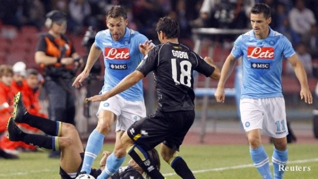 Наполи се издъни срещу Парма
