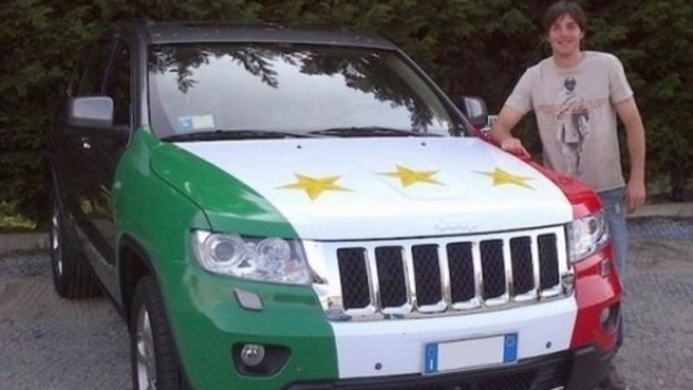 Защитник на Юве сложи 3 звезди на джипа си