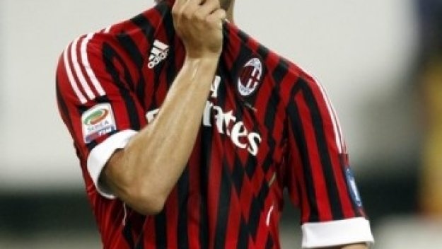 Милан залага на Коледно дръвче