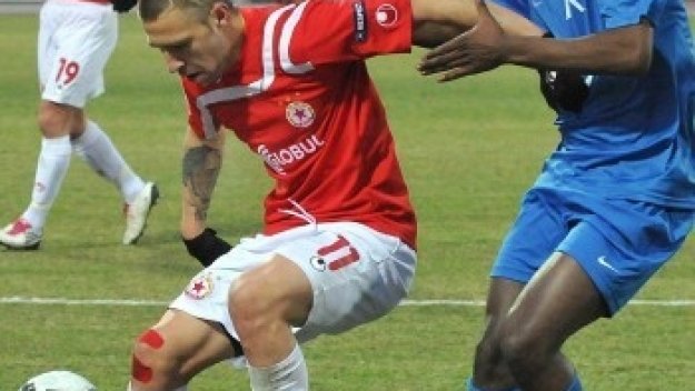 Матондо продължава да тренира със &quot;сините&quot; юноши