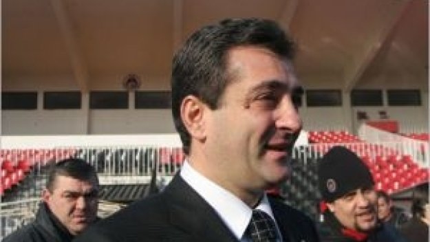 Дъщерята на Гигов върти любов с французин