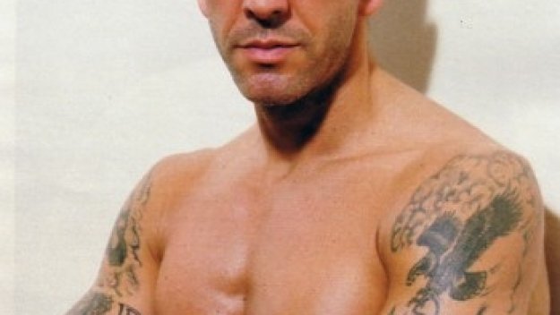 Фашистът Паоло ди Канио въведе казармен ред в Суиндън