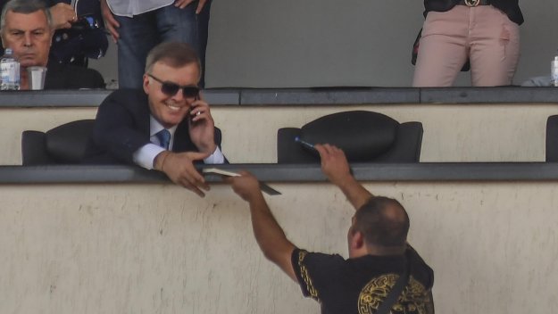 Левски поздрави Наско Сираков