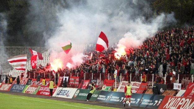 Дават лиценз на "Армията"