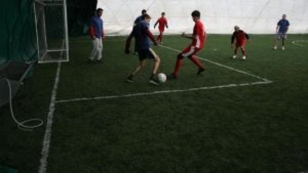 Тийнейджъри надупчиха Гол.бг на футбол