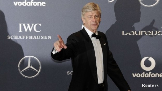 Арсен Венгер нападна испански вестник заради Робин ван Перси