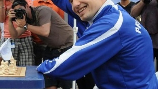 Почитат Бижутера с плакет тази вечер