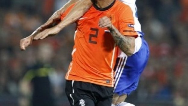 Юнайтед и Арсенал ще влязат в здрава битка за подписа на Ван Дер Вил