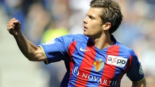 ПСВ цака Ливърпул за Чердан Шакири