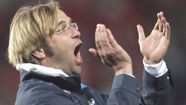 От думи към дела: Фенове на Дортмунд връщат билетите на Шалке